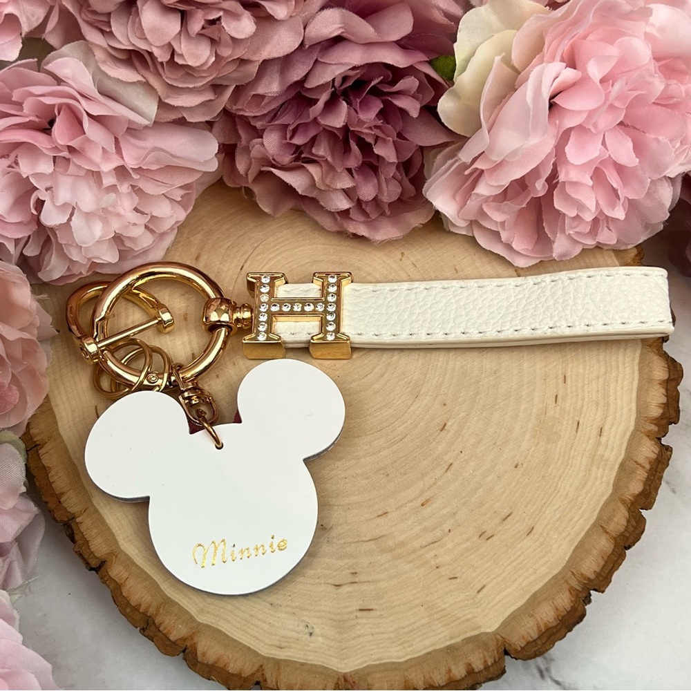 Gorgeous White Leather Minnie Mouse with Wrist Strap Key Fob Keychain - Picture 10 of 16